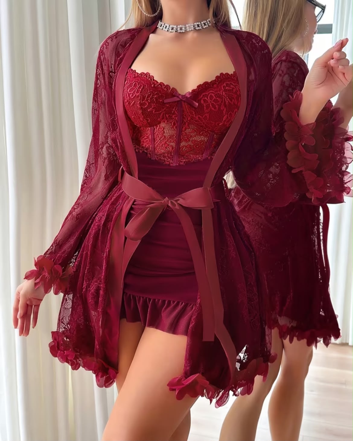 Ensemble de Nuit Femme 2 Pièces – Nuisette Sexy en Dentelle et Robe Transparente avec Nœud Satiné, Manches Longues et Finition Florale